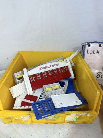 STACK OF ASSORTED MODEL TRAIN HO-SCALE ACCESSORIES - PLAYGROUND, BUILDINGS