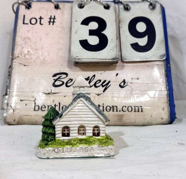 RGA 1992 CHURCH FIGURINE