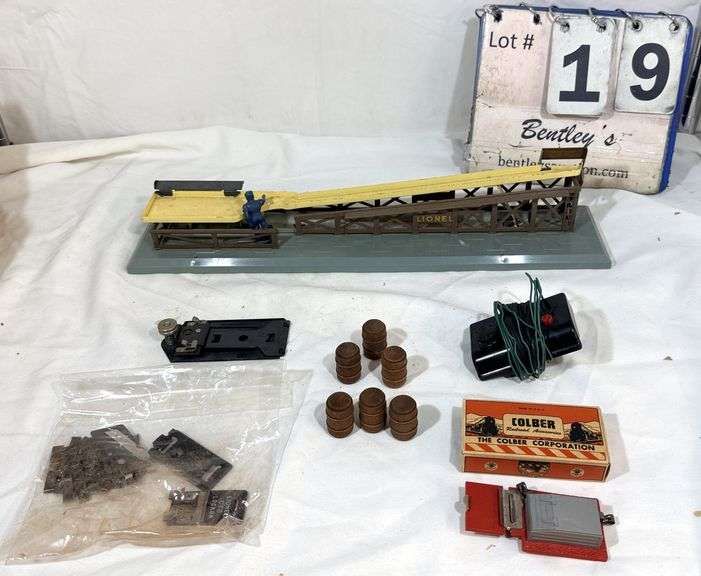 LIONEL TRAINS 362 BARREL LOADER, HO-SCALE