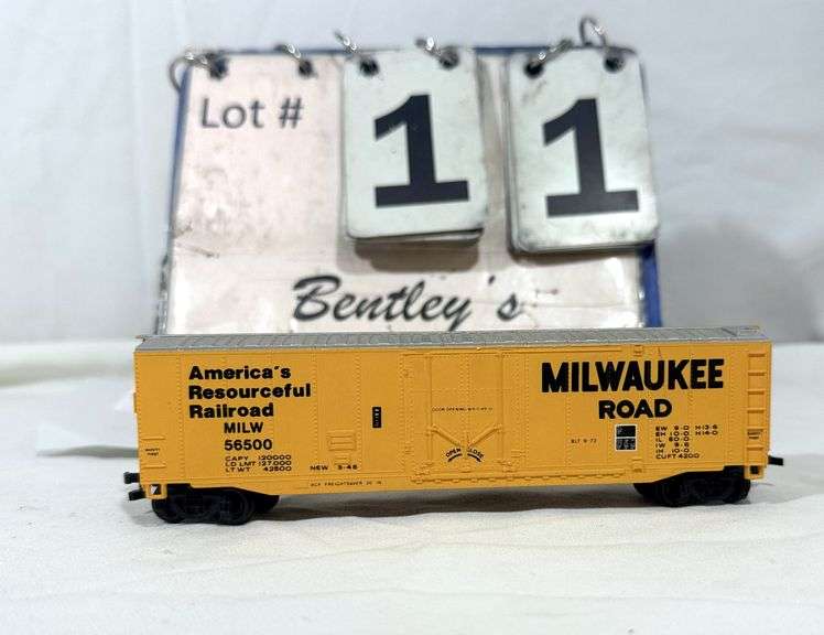 BACHMANN HO-SCALE MILWAUKEE ROAD BOXCAR, MILW56500