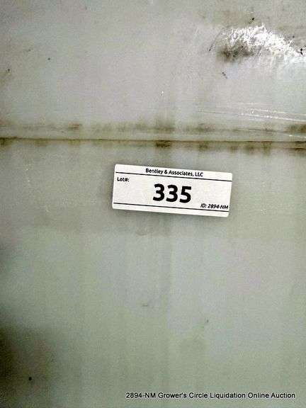 1000 GALLON FREE STANDING WATER TANK