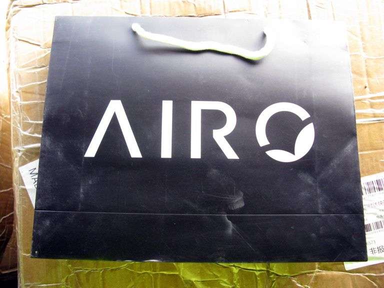 (4) BOXES: AIRO PAPER BAGS