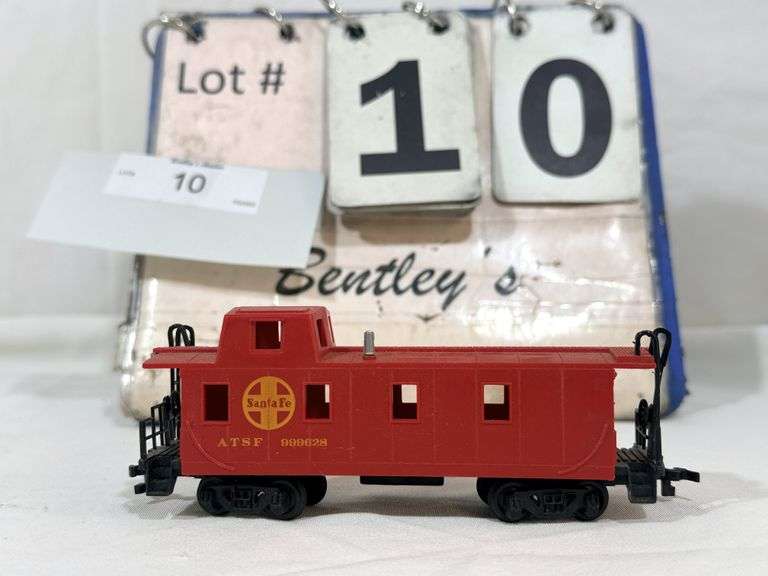 BACHMANN HO-SCALE SANTA FE STREAMLINED CABOOSE, #999628