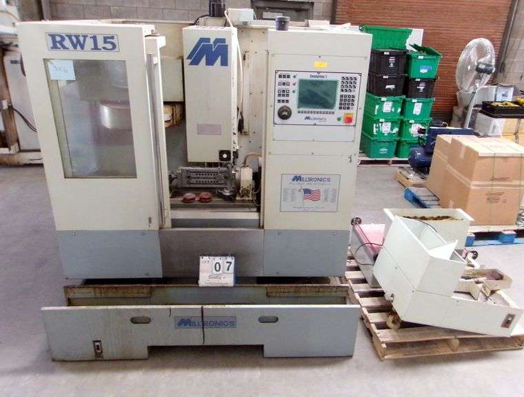 MILLTRONICS RW15 CENTURION 7 VERTICAL MACHINING CENTER