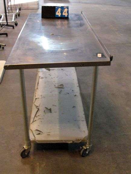 METAL STAINLESS TABLE ON WHEELS, 5' X 3' X 3'