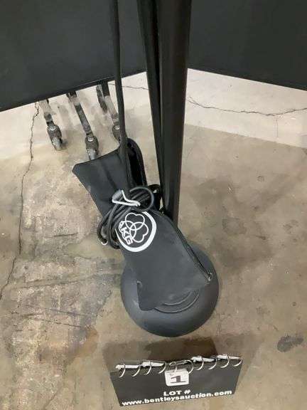 PROLINE MICROPHONE STAND AND AKG MICROPHONE