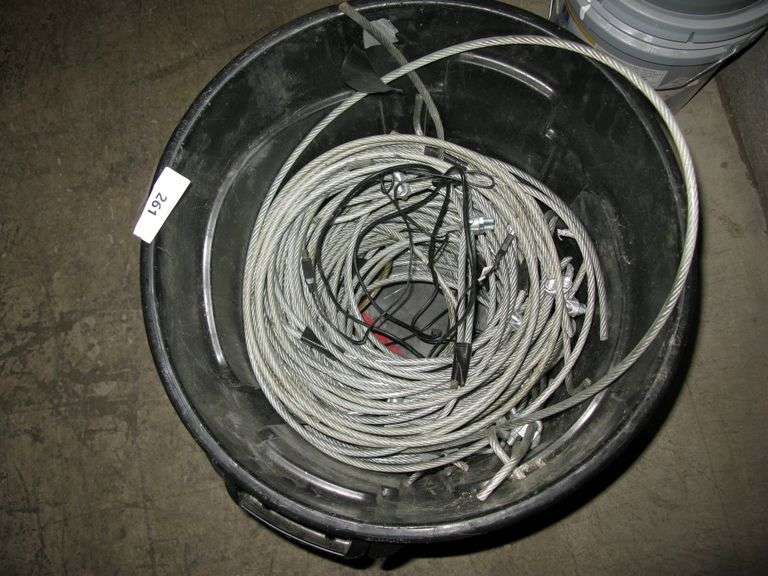 BLACK BRUTE TRASHCAN W/ MISC. CABLE