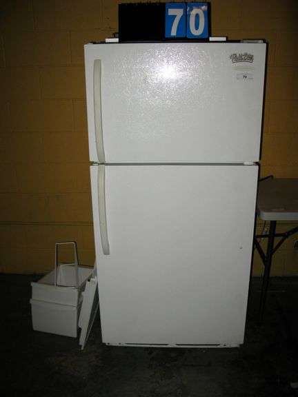 WHITE FRIGIDAIRE REFRIGERATOR