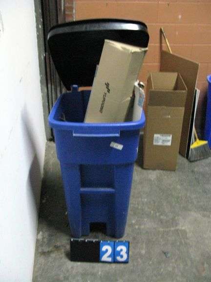 RUBBERMAID BRUTE RECYCLE CAN