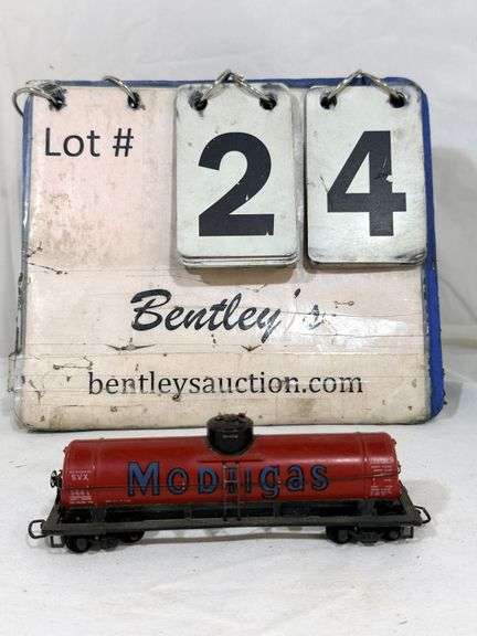 VINTAGE HO-SCALE MOBILGAS 1 HATCH RED TANKER CAR