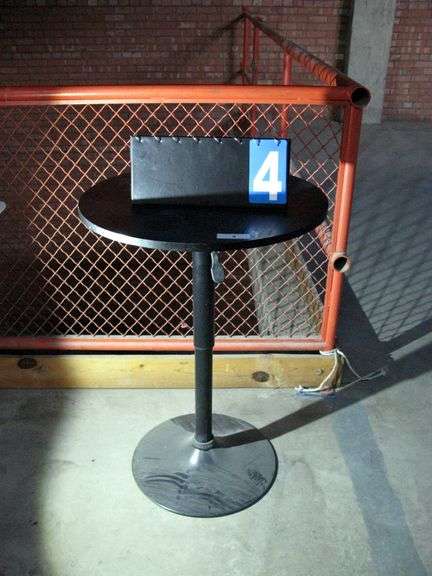 ADJUSTABLE ROUND TABLE, 23" DIA