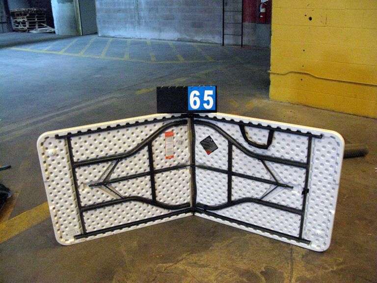 WHITE PLASTIC FOLDING TABLE