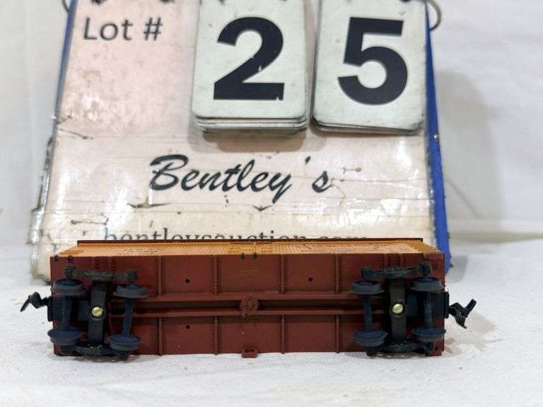 LIFELIKE OR RAPIDO HO-SCALE DUBUQUE PACKING CO. URTX 4750 REFRIGERATOR CAR W/ HO-SCALE PENNSYLVANIA 