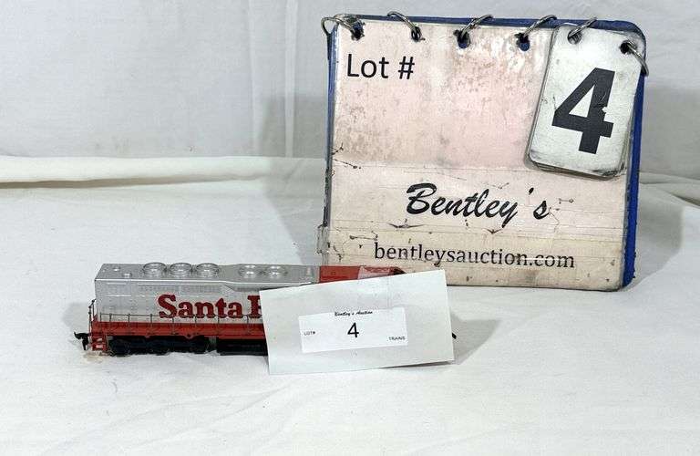 SANTA FE 363 LOCOMOTIVE HO-SCALE