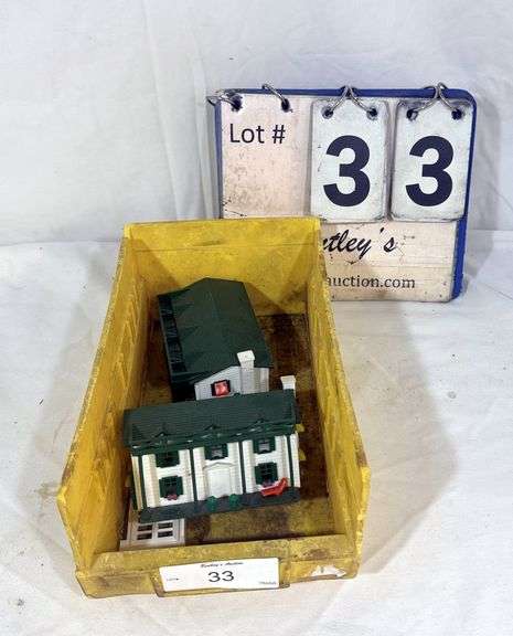 BIN: HO-SCALE MODEL TRAIN VILLAGE HOUSES - CONTENTS ONLY!