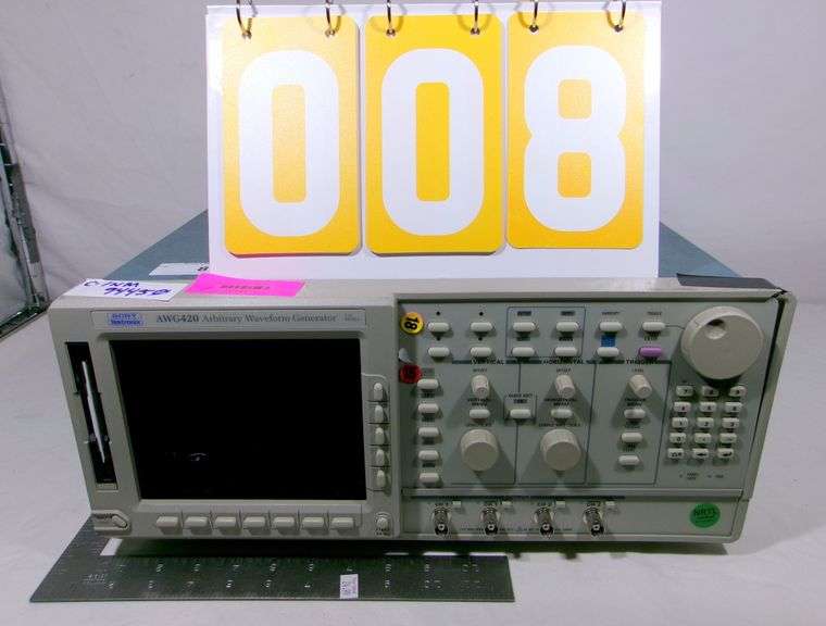 TEKTRONIX AWG420 ARBITRARY WAVEFORM GENERATOR