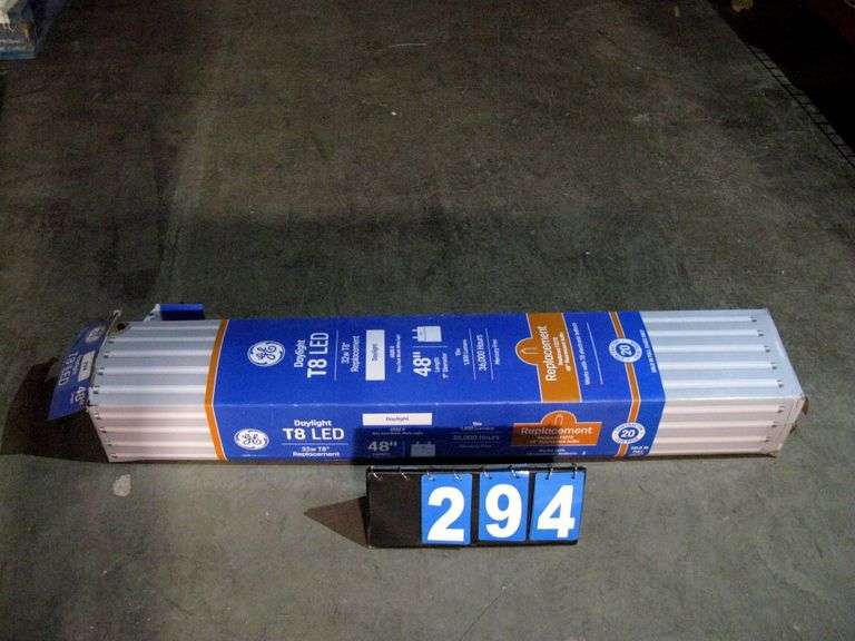 BOX OF T8 LED BULBS, 48"