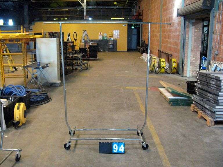 HEAVY DUTY COLLAPSIBLE CHROME GARMENT RACK