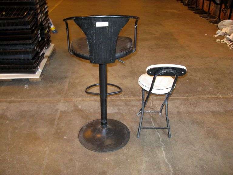 WHITE AND BLACK FOLDING CHAIRS, QTY 2, ADJUSTABLE HEIGHT, SWIVEL METAL BASE BARSTOOL