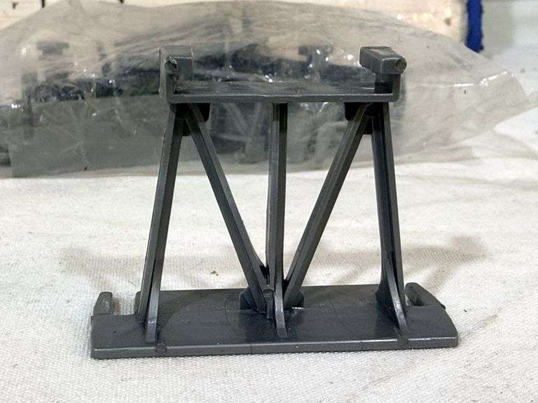 HO-SCALE TRAIN TRACK SUPPORT PIECES