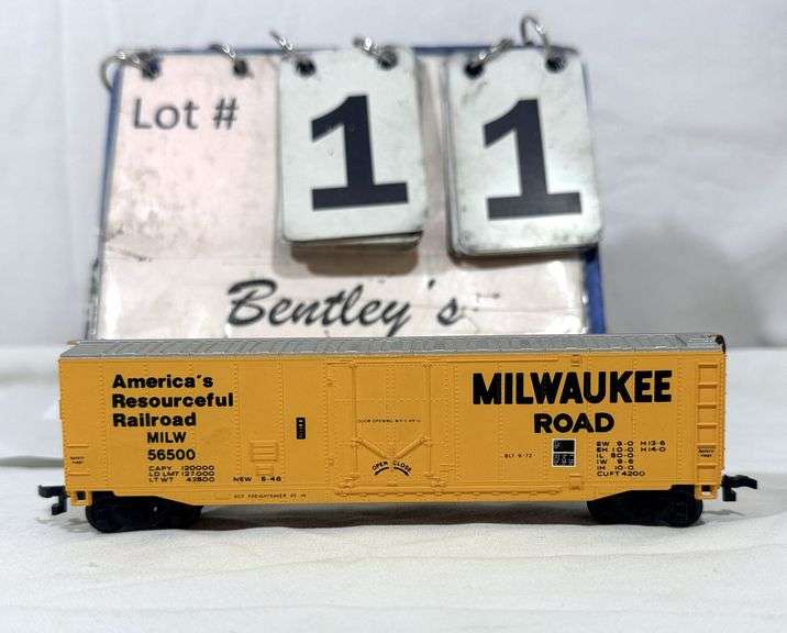 BACHMANN HO-SCALE MILWAUKEE ROAD BOXCAR, MILW56500