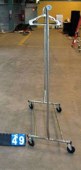 METAL CLOTHING RACK ON WHEELS
