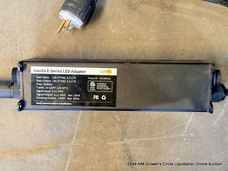 BLACK TOTE W/ MISC. POWER CABLES