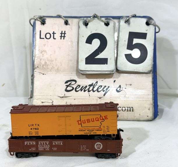 LIFELIKE OR RAPIDO HO-SCALE DUBUQUE PACKING CO. URTX 4750 REFRIGERATOR CAR W/ HO-SCALE PENNSYLVANIA 