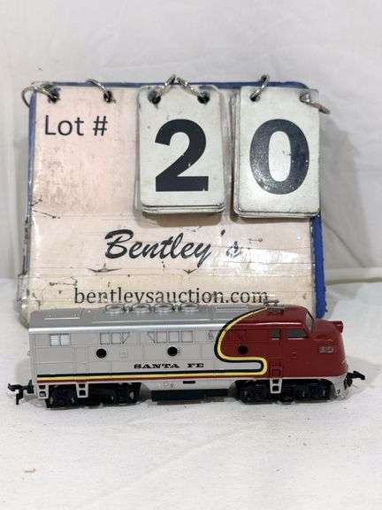 MODEL POWER HO-SCALE 6730 F3 LOCOMOTIVE, SANTA FE