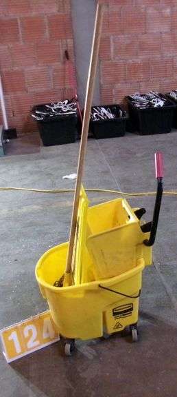 COMMERCIAL WAE BREAK MOP BUCKET W/ WRINGER/MOP