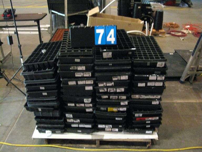 PALLET: HORTICULTURAL TRAYS & MISC. ITEMS