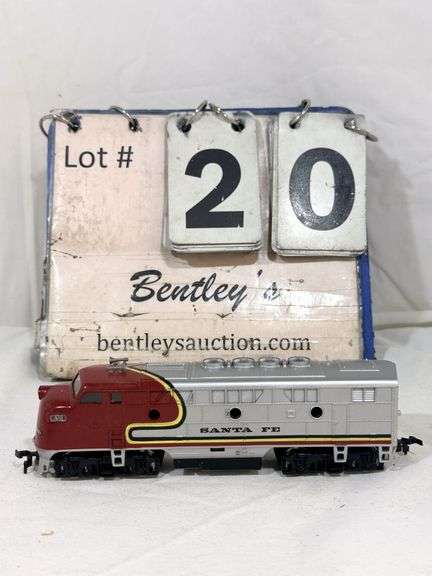 MODEL POWER HO-SCALE 6730 F3 LOCOMOTIVE, SANTA FE