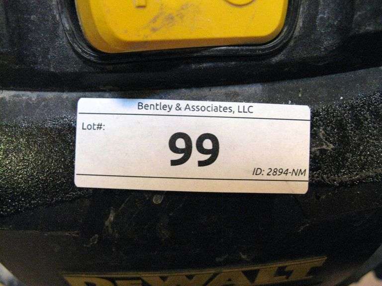 DEWALT 10 GALLON STAINLESS STEEL WET/DRY SHOP VACUUM