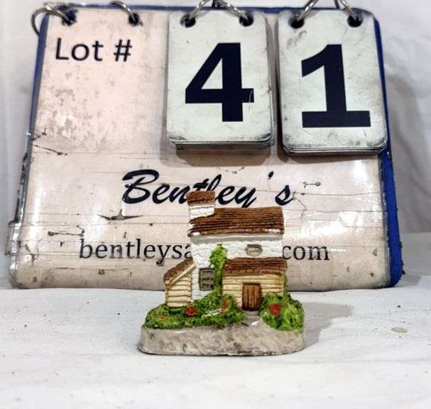 RGA 1992 TUDOR STYLE FIGURINE