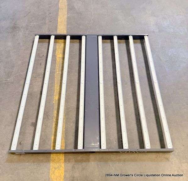 GAVITA PRO 1700E LED 120-277V, 670 WATT DISPLAY RACK SYSTEM