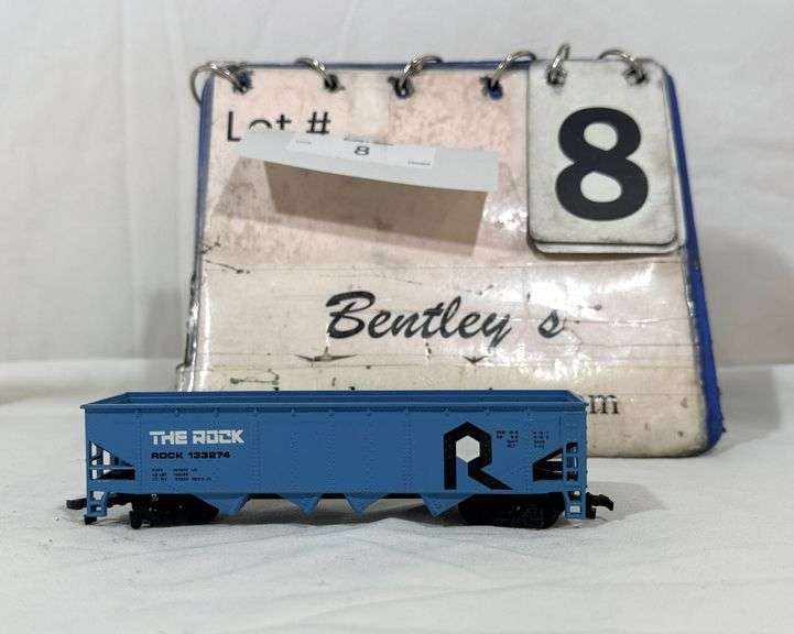 BACHMANN "THE ROCK" 4 BAY OPEN HOPPER MODEL TRAIN CAR, HO-SCALE