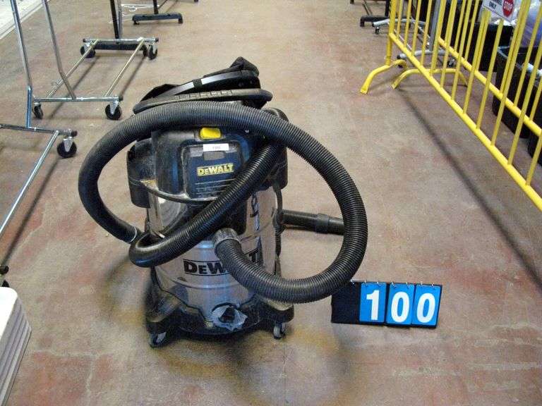 DEWALT 10 GALLON STAINLESS STEEL WET/DRY SHOP VACUUM