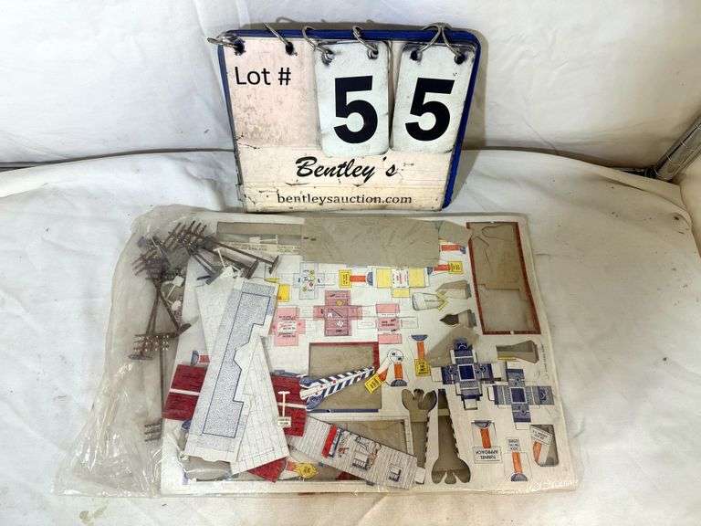 BAG: "POP-OUT" CARDBOARD SHEET FOR MODEL TRAIN STATION