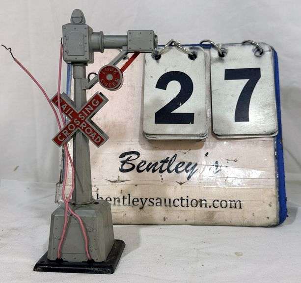 MARX OR COLBER O-GAUGE MODEL TRAIN "WIGWAG" RAILROAD CROSSING SIGNAL