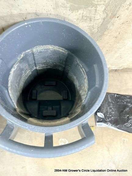 44 GALLON WHEELED BRUTE TRASHCAN