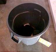 44 GALLON BRUTE TRASHCAN, NO WHEELS