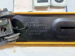 LIONEL NO. 3562 A.T. & S.F. O-GUAGE OPERATING BARREL CAR