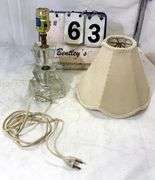 VINTAGE GLASS BASE TABLE LAMP
