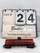 VINTAGE HO-SCALE MOBILGAS 1 HATCH RED TANKER CAR