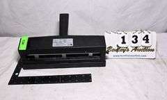 ACCO MODEL 450 ADJUSTABLE HOLE PUNCH