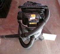 DEWALT 10 GALLON STAINLESS STEEL WET/DRY SHOP VACUUM