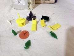 BOX: ASSORTED HO-SCALE FURNITURE