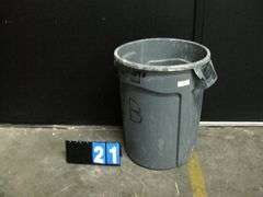 RUBBERMAID BRUTE TRASHCAN