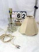 VINTAGE GLASS BASE TABLE LAMP
