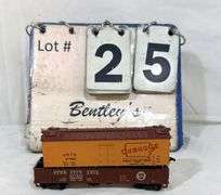 LIFELIKE OR RAPIDO HO-SCALE DUBUQUE PACKING CO. URTX 4750 REFRIGERATOR CAR W/ HO-SCALE PENNSYLVANIA 